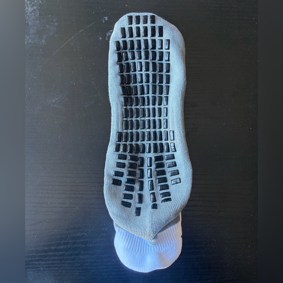 Non skid socks with rubber bottoms. Rative socks - Picture 6 of 8